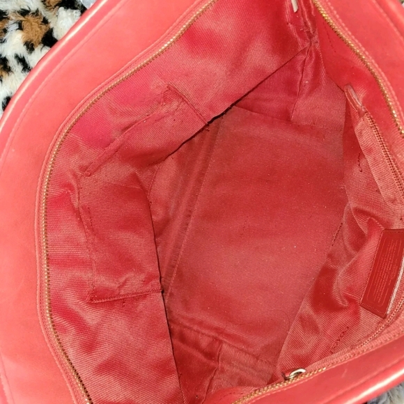 CLEAN COACH EMBOSSED LOGO TAXI ZIP TOTE IN LEATHER F34621 RED-Gently Used - Picture 3 of 4